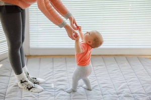 Как и научить ребенка ходить